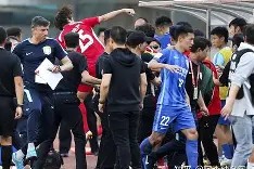 米乐体育赛事-苏宁客场迎击上港，备战士气高昂冲刺必胜(广州恒大客场对阵上港)