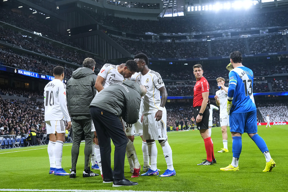 包含皇马中场伤愈复出,料助球队摆脱困境的词条 包含皇马中场伤愈复出,料助球队摆脱困境的词条