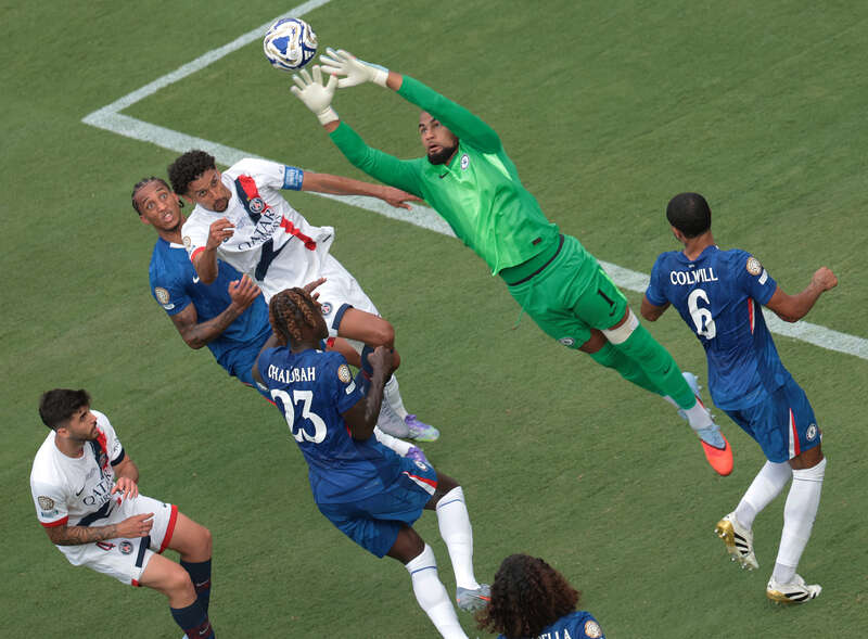 巴黎圣日耳曼遭遇惨败，冠军宝座动摇